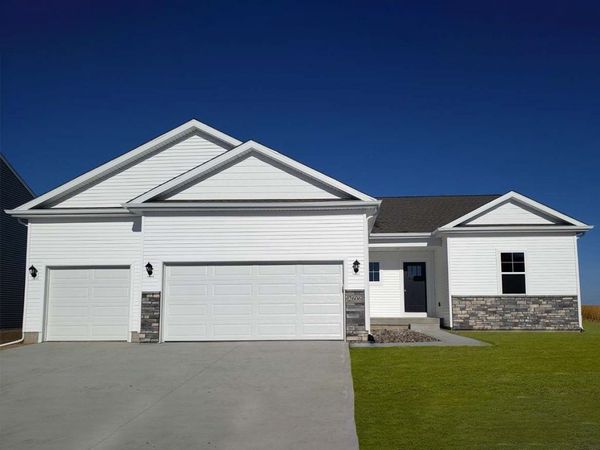1017 Chayse Street SW, Bondurant, IA 50035
