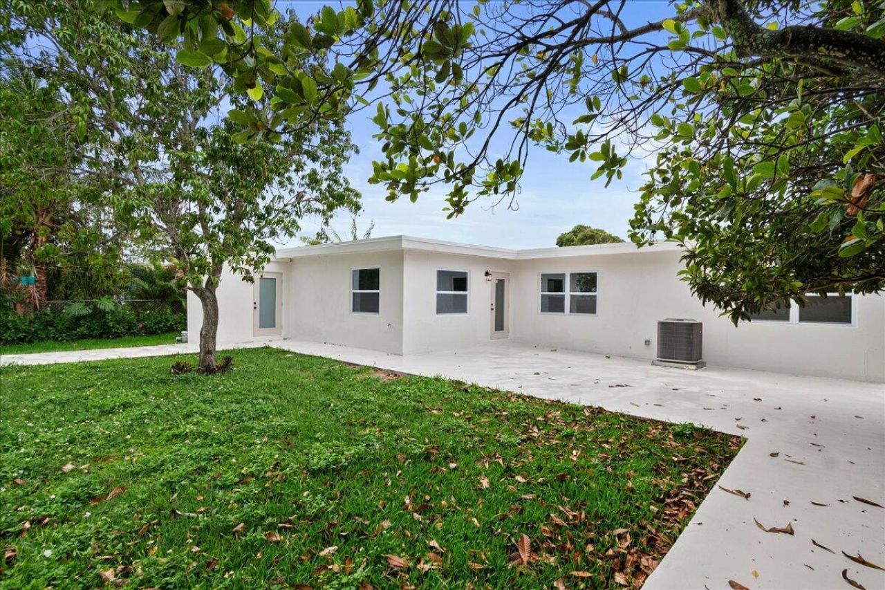 426 Bayberry Drive, West Palm Beach, FL 33403 Photo