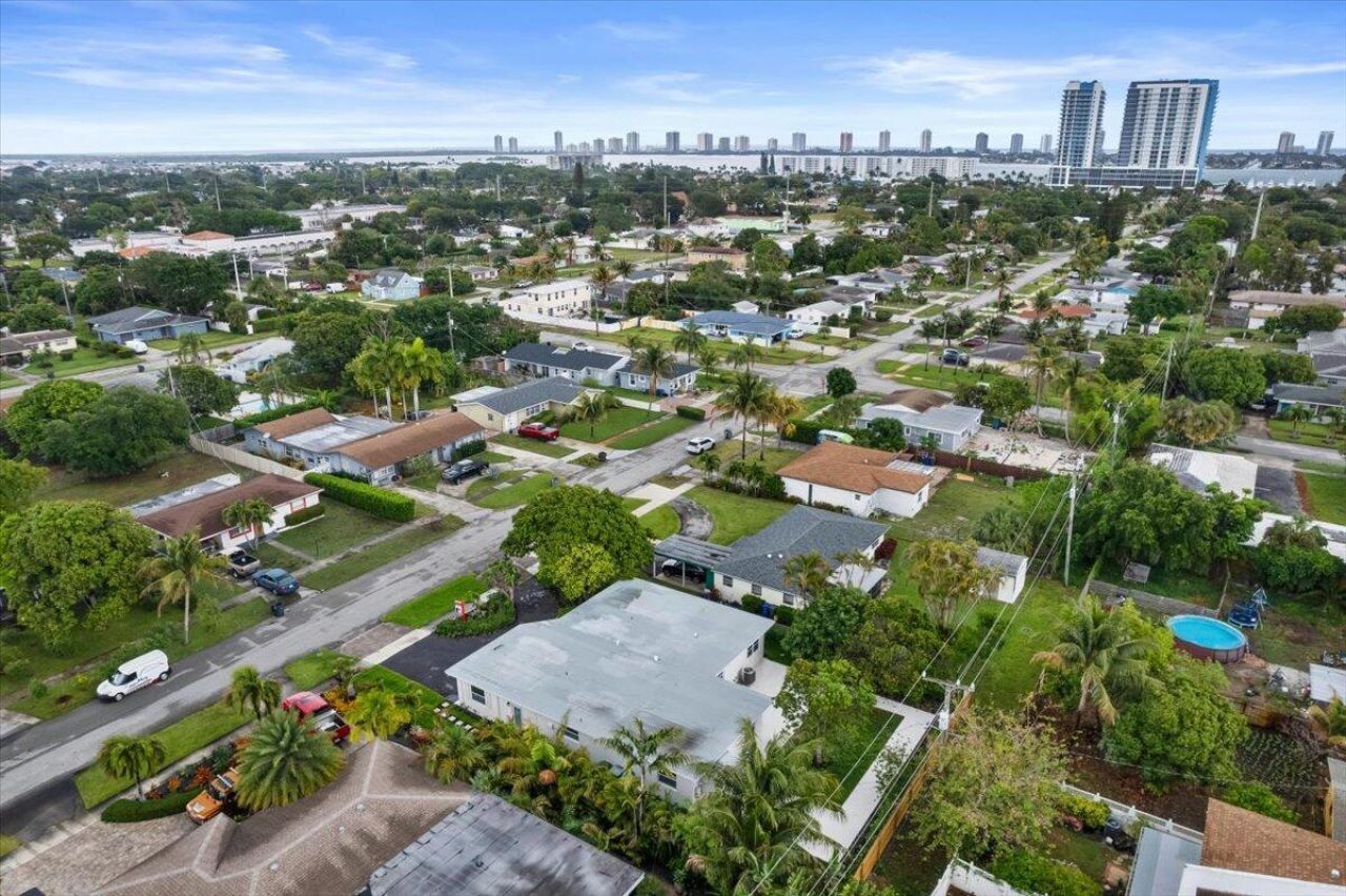 426 Bayberry Drive, West Palm Beach, FL 33403 Photo