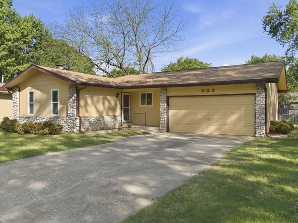 923 E Guinevere Street , Springfield, MO 65807