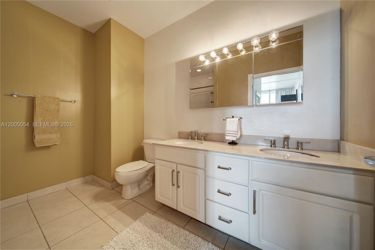 2001 Biscayne Blvd , Unit 2520, Miami, FL 33137 Photo