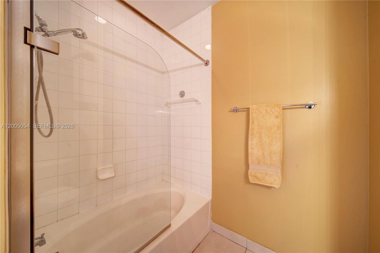 2001 Biscayne Blvd , Unit 2520, Miami, FL 33137 Photo