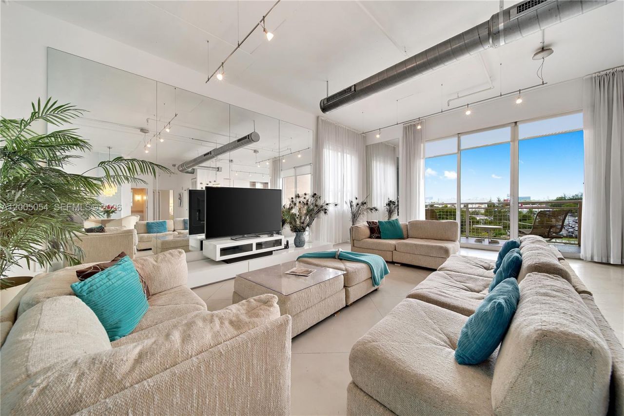 2001 Biscayne Blvd , Unit 2520, Miami, FL 33137 Photo