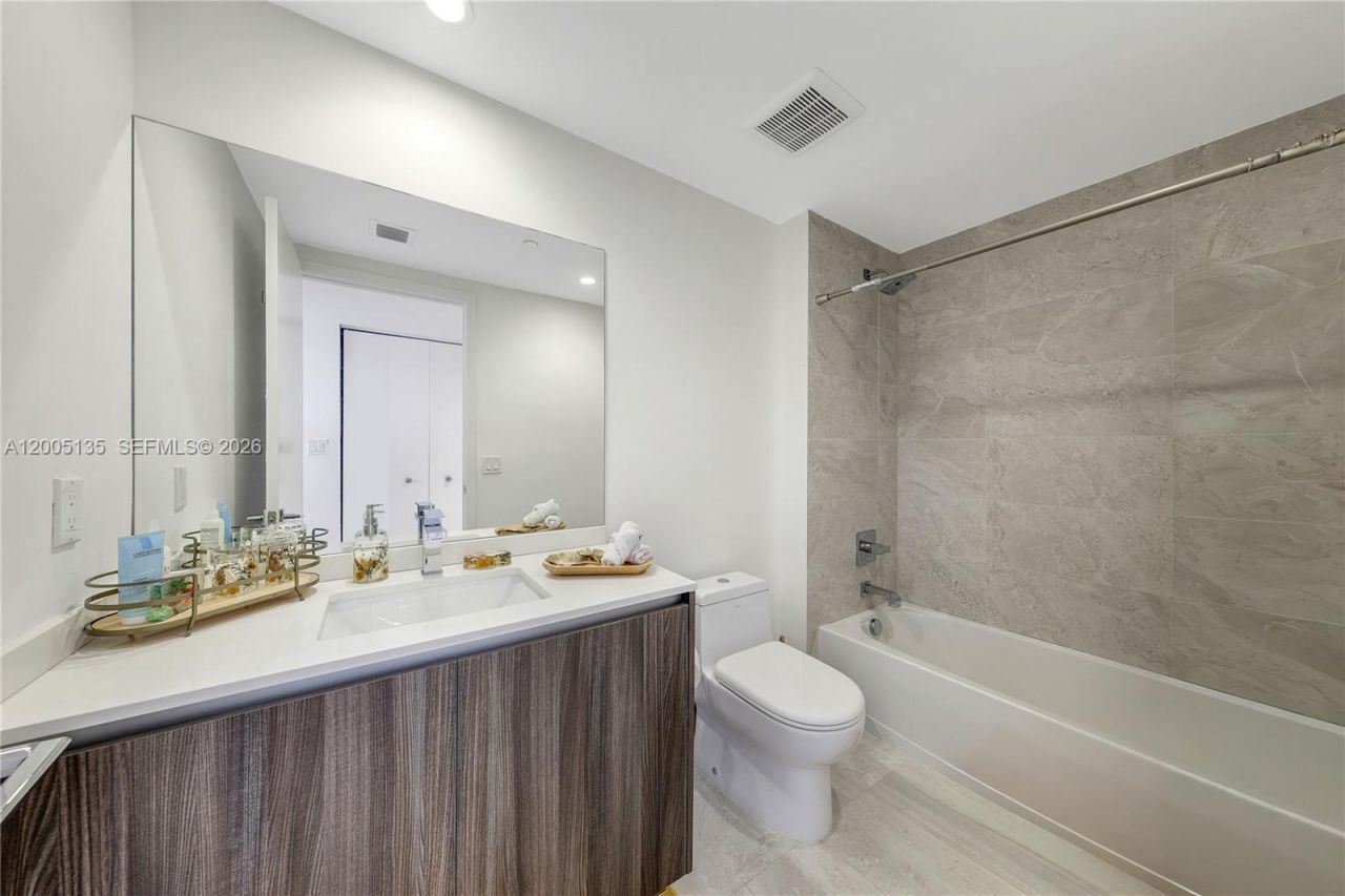 488 NE 18th St , Unit 3715, Miami, FL 33132 Photo