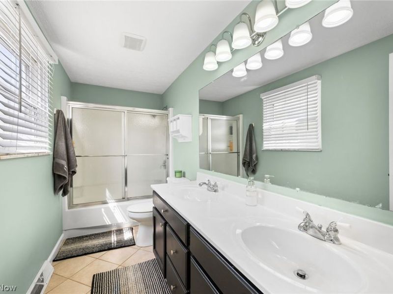 5660 Marine Parkway , Mentor on the Lake, OH 44060 Photo 19