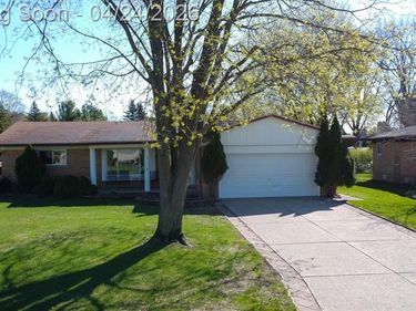 129 Pleasant Lake Drive, Waterford Twp, MI 48327