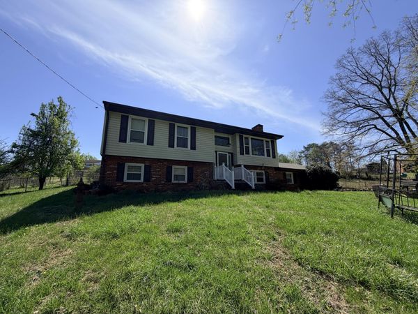 1871 Rainbow Forest DR , Troutville, VA 24175