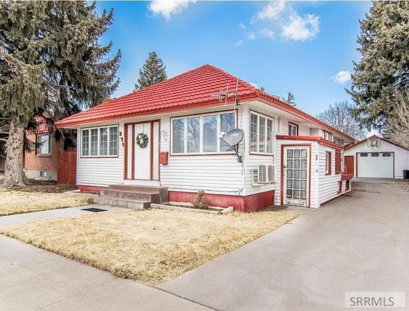 371 3rd Street, Idaho Falls, ID 83401 Main Photo