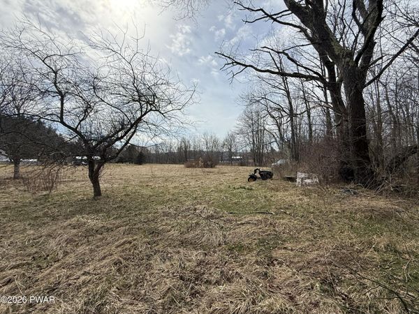 120 Hopedale Road, Newfoundland, PA 18445