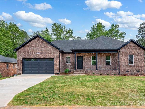906 4th Street NE, Conover, NC 28613