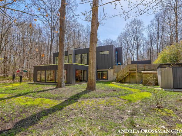 6919 Bendemeer Drive, Fennville, MI 49408