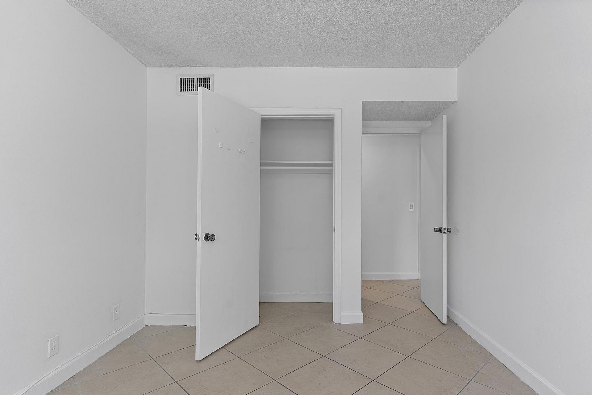 5700 NE 22nd Way, Unit 323, Fort Lauderdale, FL 33308 Photo