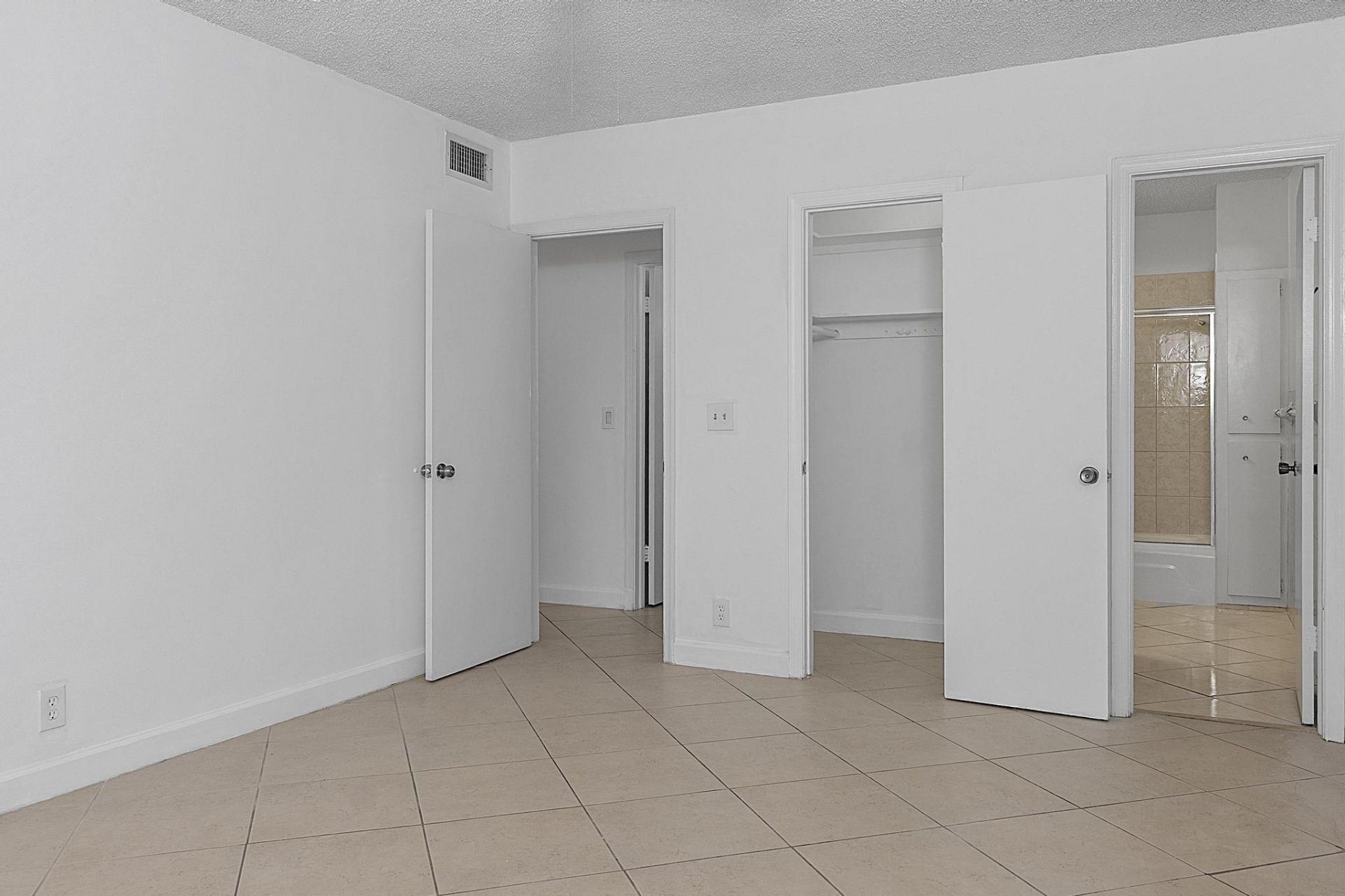 5700 NE 22nd Way, Unit 323, Fort Lauderdale, FL 33308 Photo