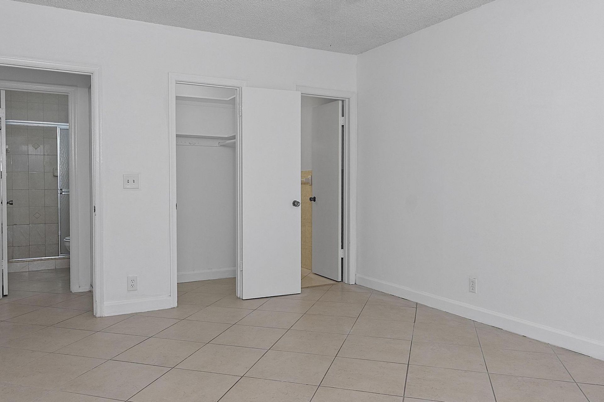 5700 NE 22nd Way, Unit 323, Fort Lauderdale, FL 33308 Photo