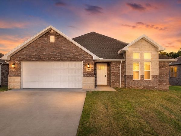 2833 Roe Deer Street, Springdale, AR 72762