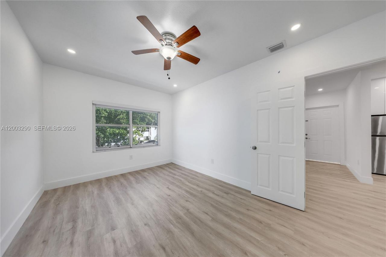 2464 SW 22nd St , Unit 5, Miami, FL 33145 Photo