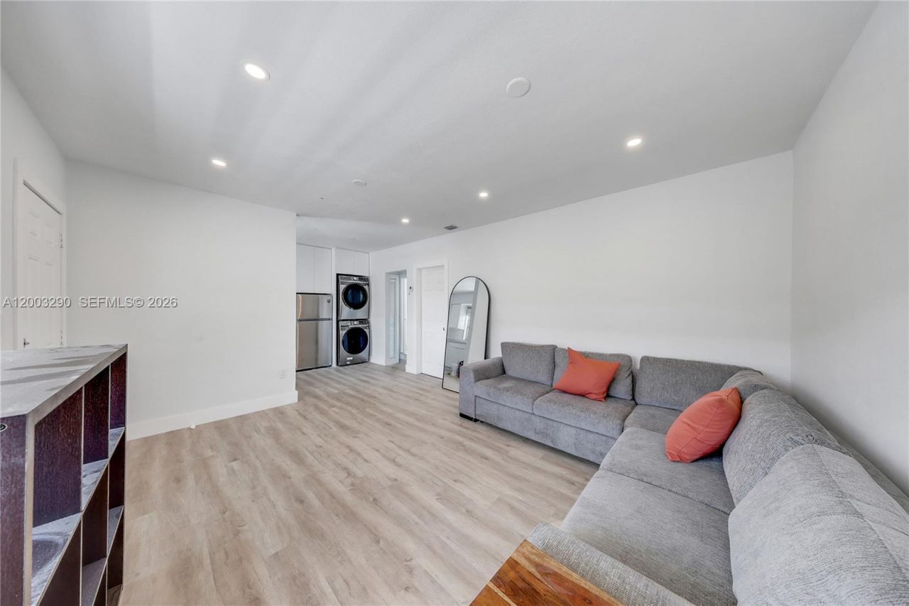 2464 SW 22nd St , Unit 5, Miami, FL 33145 Photo