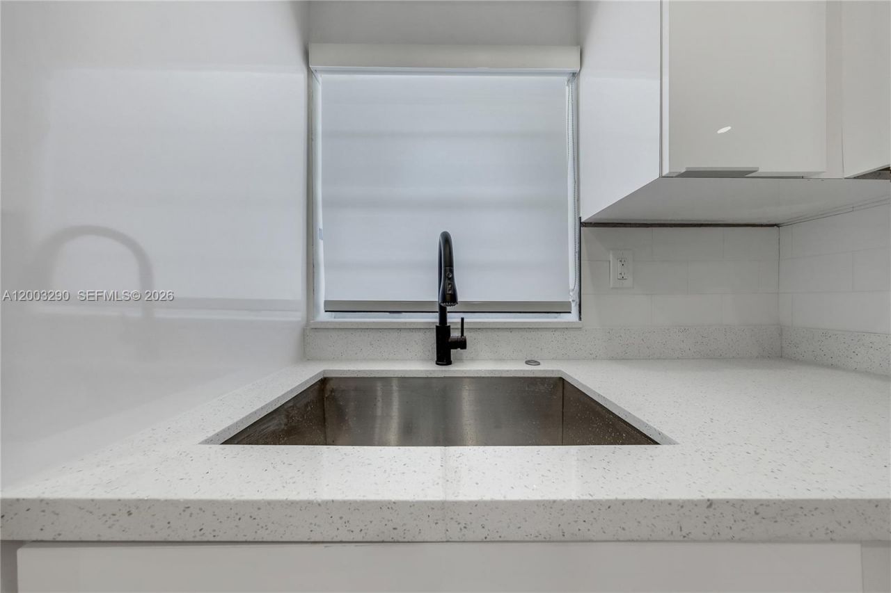 2464 SW 22nd St , Unit 5, Miami, FL 33145 Photo