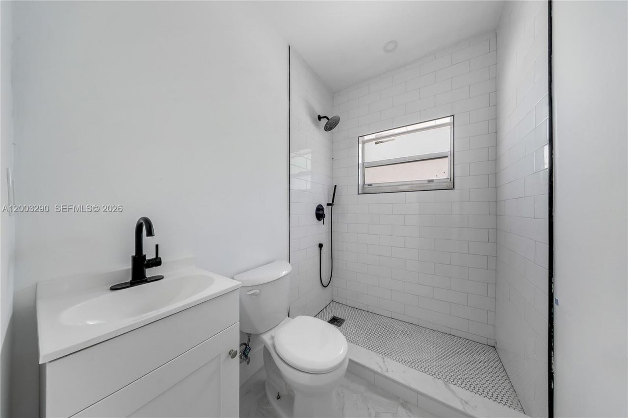 2464 SW 22nd St , Unit 5, Miami, FL 33145 Photo