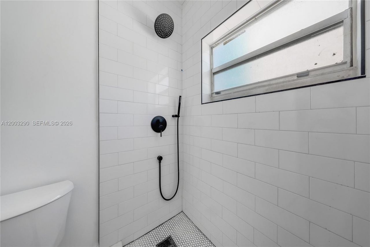 2464 SW 22nd St , Unit 5, Miami, FL 33145 Photo