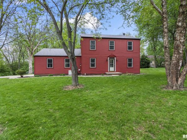 38 WEDGEWOOD Lane, Girard, IL 62640