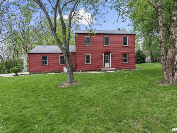 38 WEDGEWOOD Lane, Girard, IL 62640