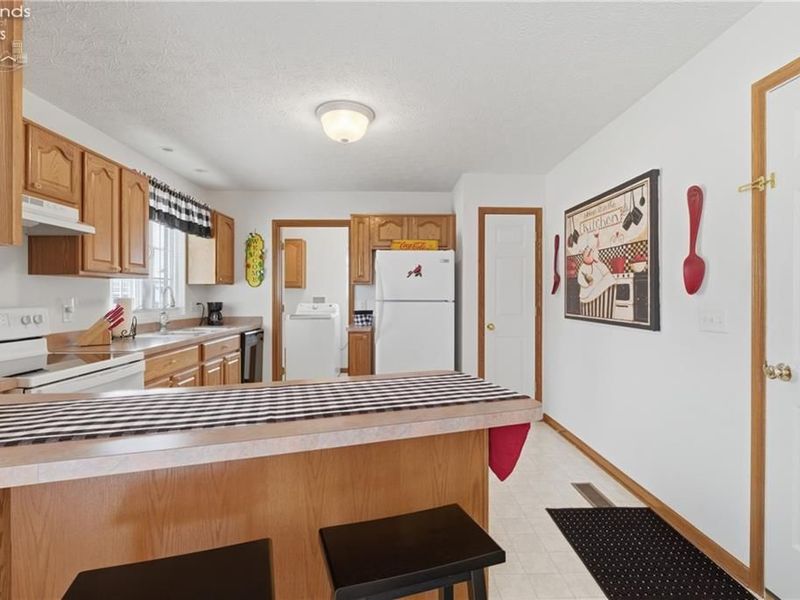 519 Heather Woods Drive, Elyria, OH 44035 Photo 15