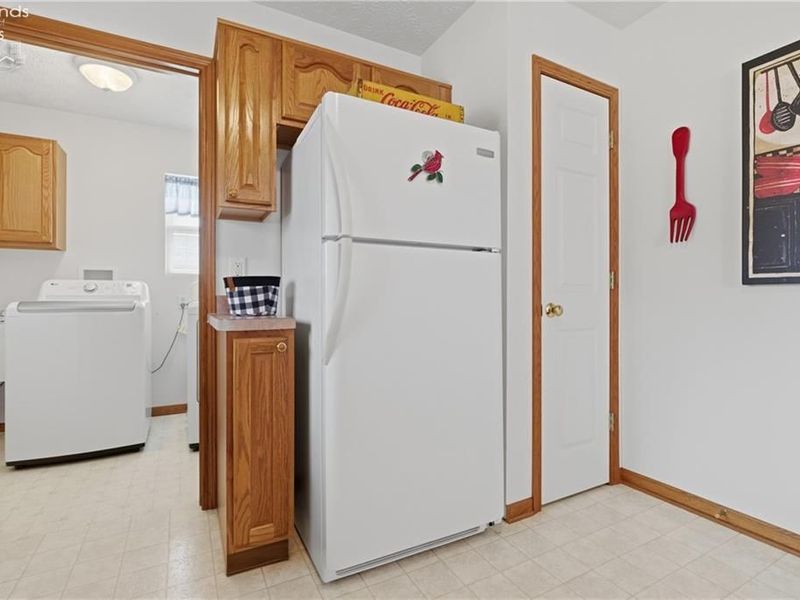 519 Heather Woods Drive, Elyria, OH 44035 Photo 16