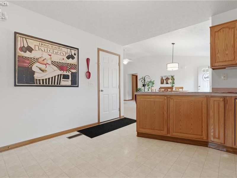 519 Heather Woods Drive, Elyria, OH 44035 Photo 17