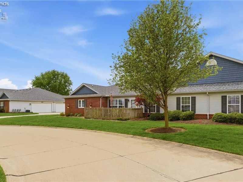 519 Heather Woods Drive, Elyria, OH 44035 Photo 2