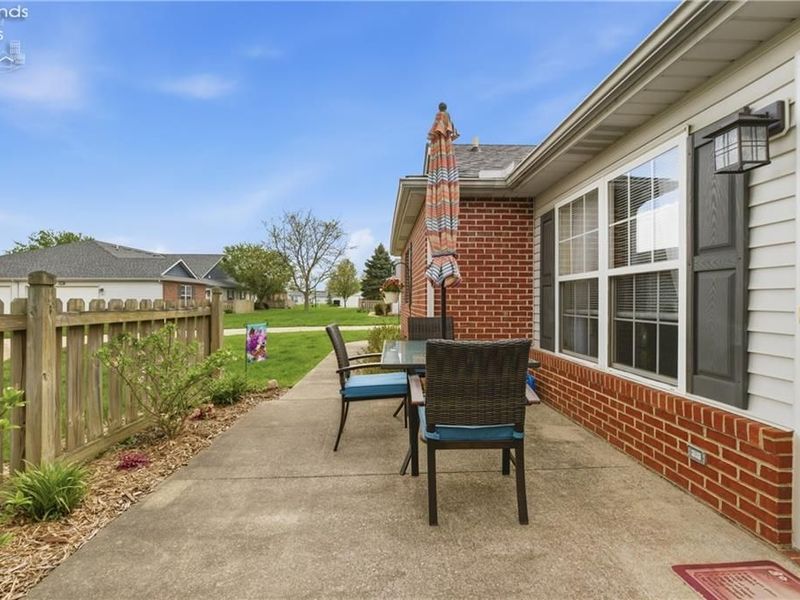 519 Heather Woods Drive, Elyria, OH 44035 Photo 5