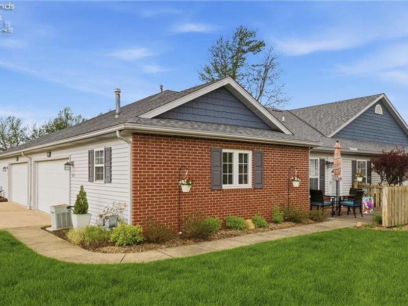 519 Heather Woods Drive, Elyria, OH 44035 Photo 9