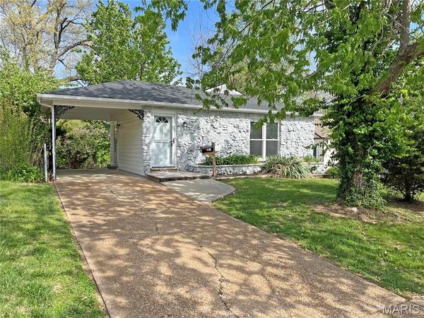 1027 Leawood Drive , St Louis, MO 63126