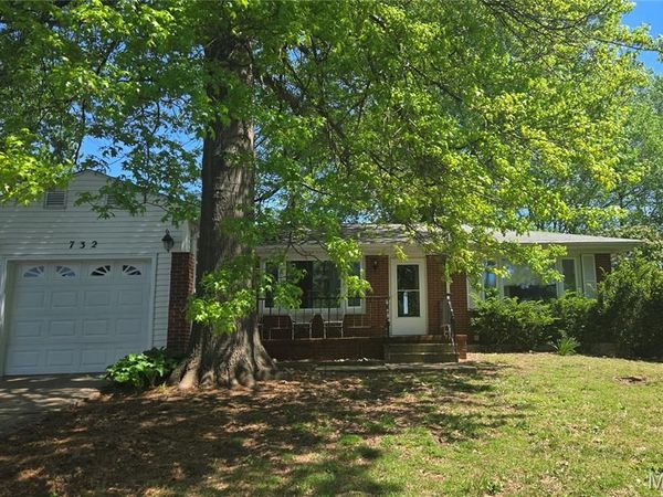 732 E Lake Drive, Edwardsville, IL 62025