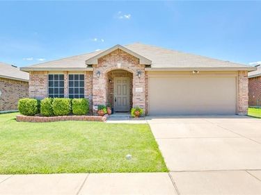 8832 Elk Creek Lane, Fort Worth, TX 76123