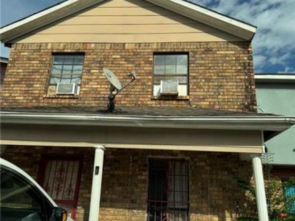 148 WESTPARK Court, New Orleans, LA 70114