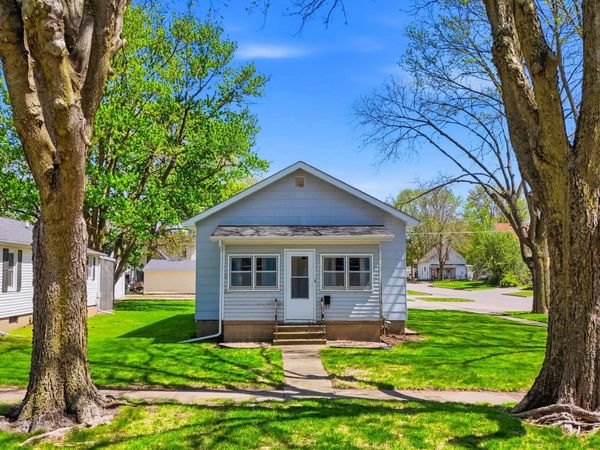 220 Spring Street, West Burlington, IA 52655