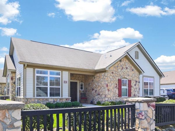 102 Colonial Woods Drive , Mount Vernon, OH 43050