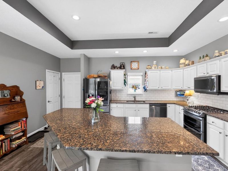 102 Colonial Woods Drive , Mount Vernon, OH 43050 Photo 11