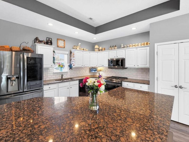 102 Colonial Woods Drive , Mount Vernon, OH 43050 Photo 12