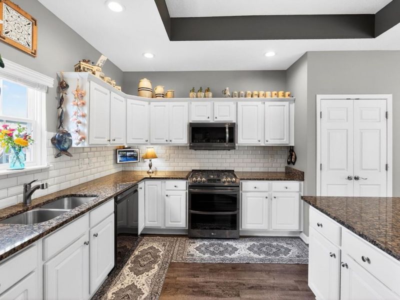 102 Colonial Woods Drive , Mount Vernon, OH 43050 Photo 14