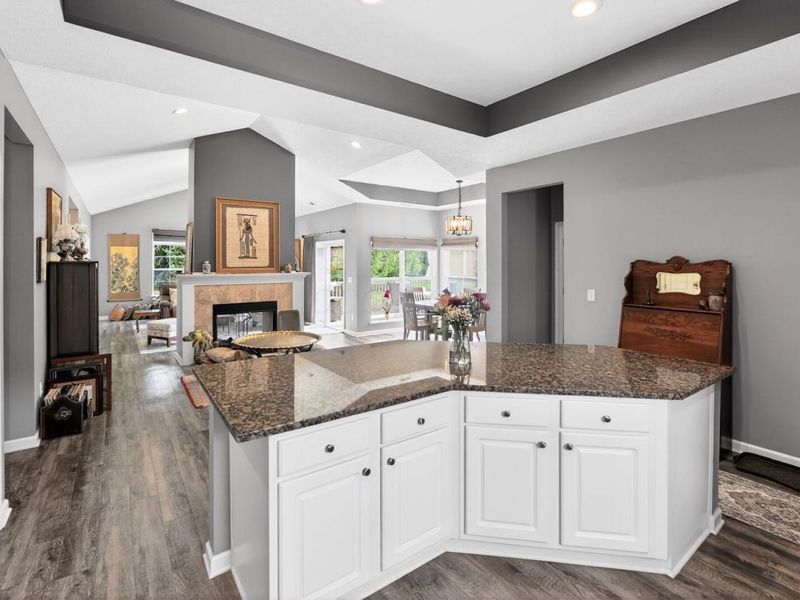 102 Colonial Woods Drive , Mount Vernon, OH 43050 Photo 15