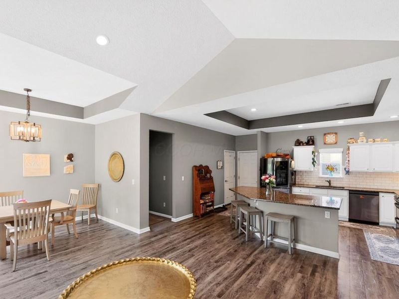 102 Colonial Woods Drive , Mount Vernon, OH 43050 Photo 16