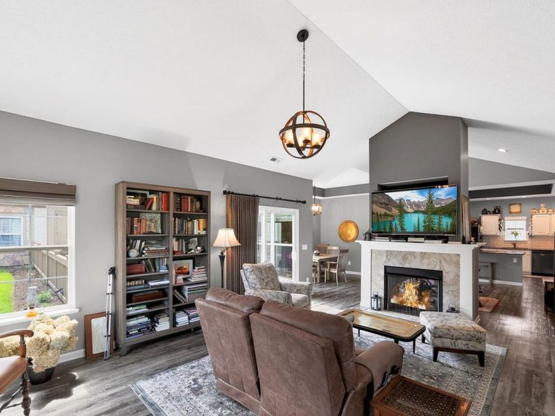 102 Colonial Woods Drive , Mount Vernon, OH 43050 Photo 2