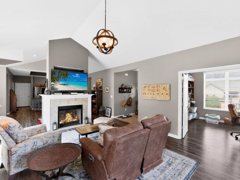 102 Colonial Woods Drive , Mount Vernon, OH 43050 Photo 3