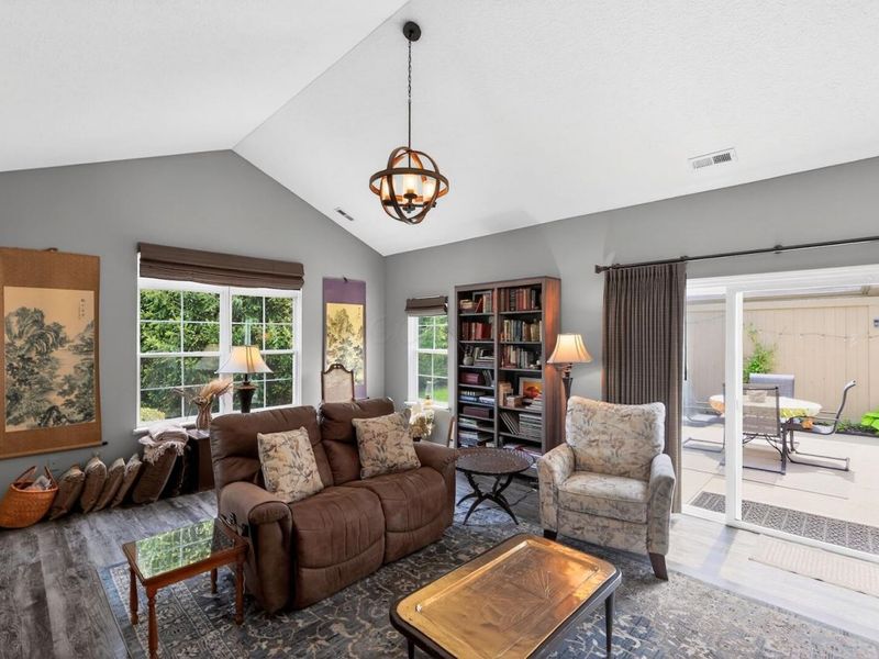 102 Colonial Woods Drive , Mount Vernon, OH 43050 Photo 4