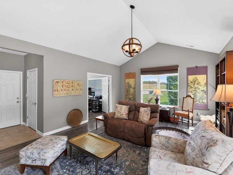 102 Colonial Woods Drive , Mount Vernon, OH 43050 Photo 5