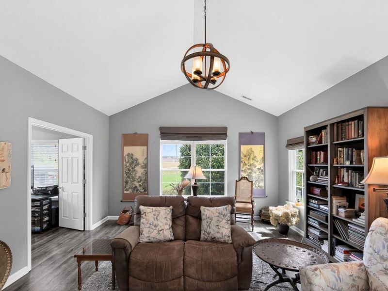 102 Colonial Woods Drive , Mount Vernon, OH 43050 Photo 6