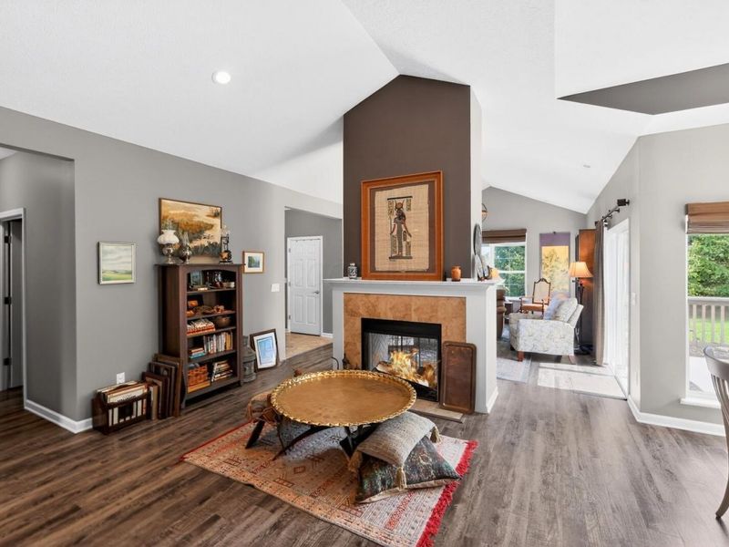 102 Colonial Woods Drive , Mount Vernon, OH 43050 Photo 9