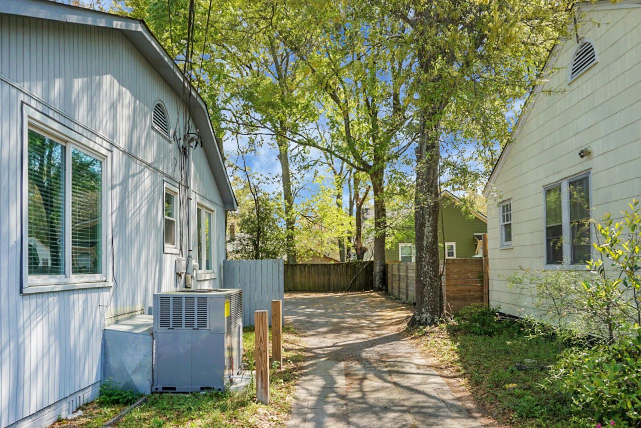 2135 Dorchester Road  Photo 5